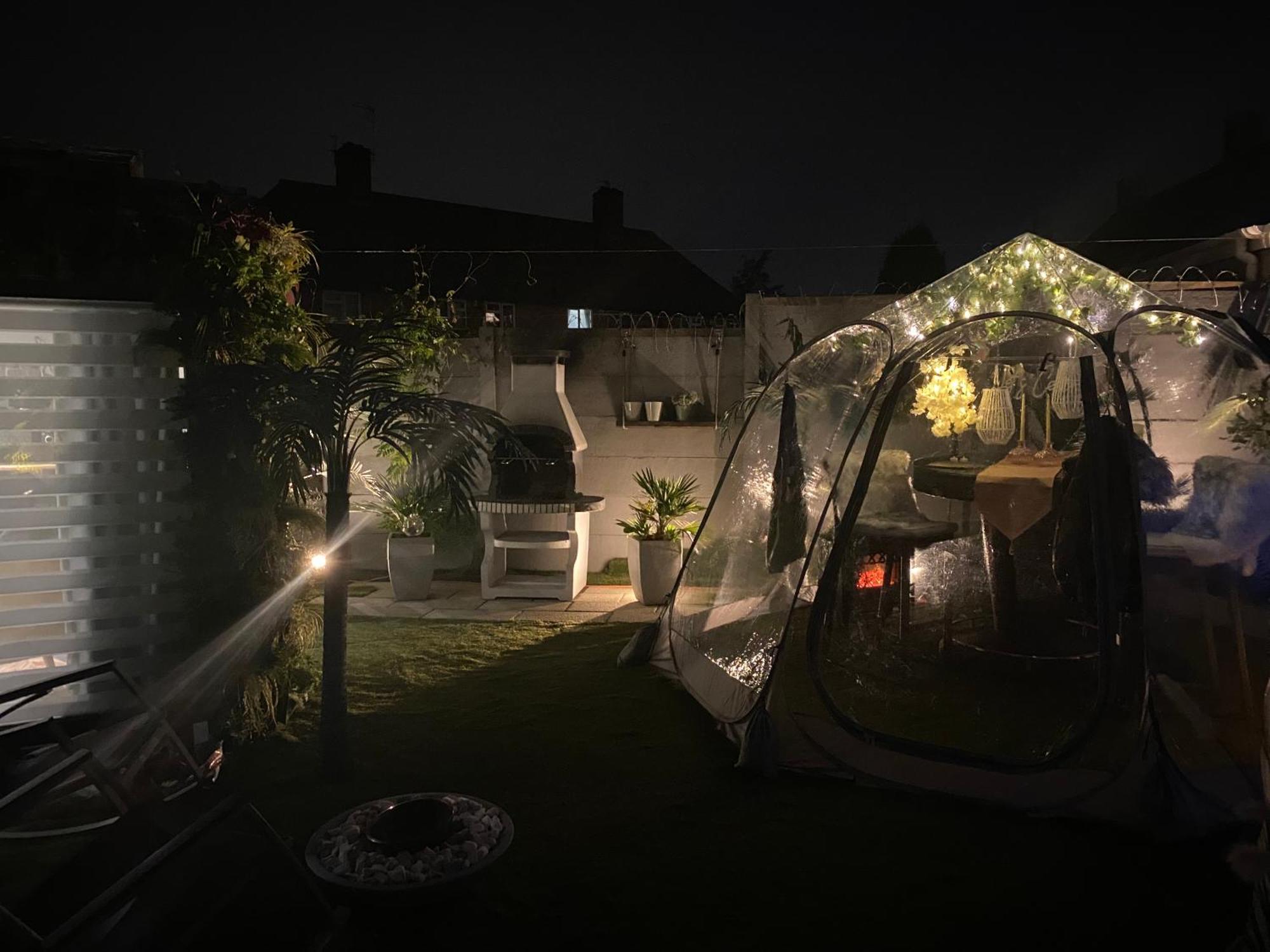 Mini Love Island Style Guest House Includes Personal Hot 24 Hour Swimming Pool, Outdoor Bathtub, Heated Dining Dome And Fire Pit, All This Is Secretly Located In The Busy Suburbs Of Nottingham Exterior photo